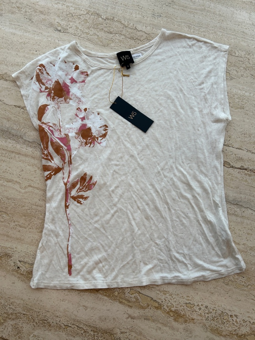 NEW 🆕 W5 Cream t-shirt with floral design size S